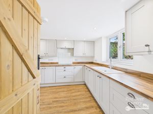 Kitchen- click for photo gallery